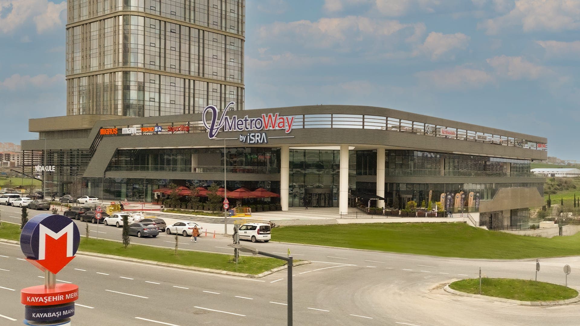 Kayaşehir metro çıkışının önünden V Metroway'e bakış
